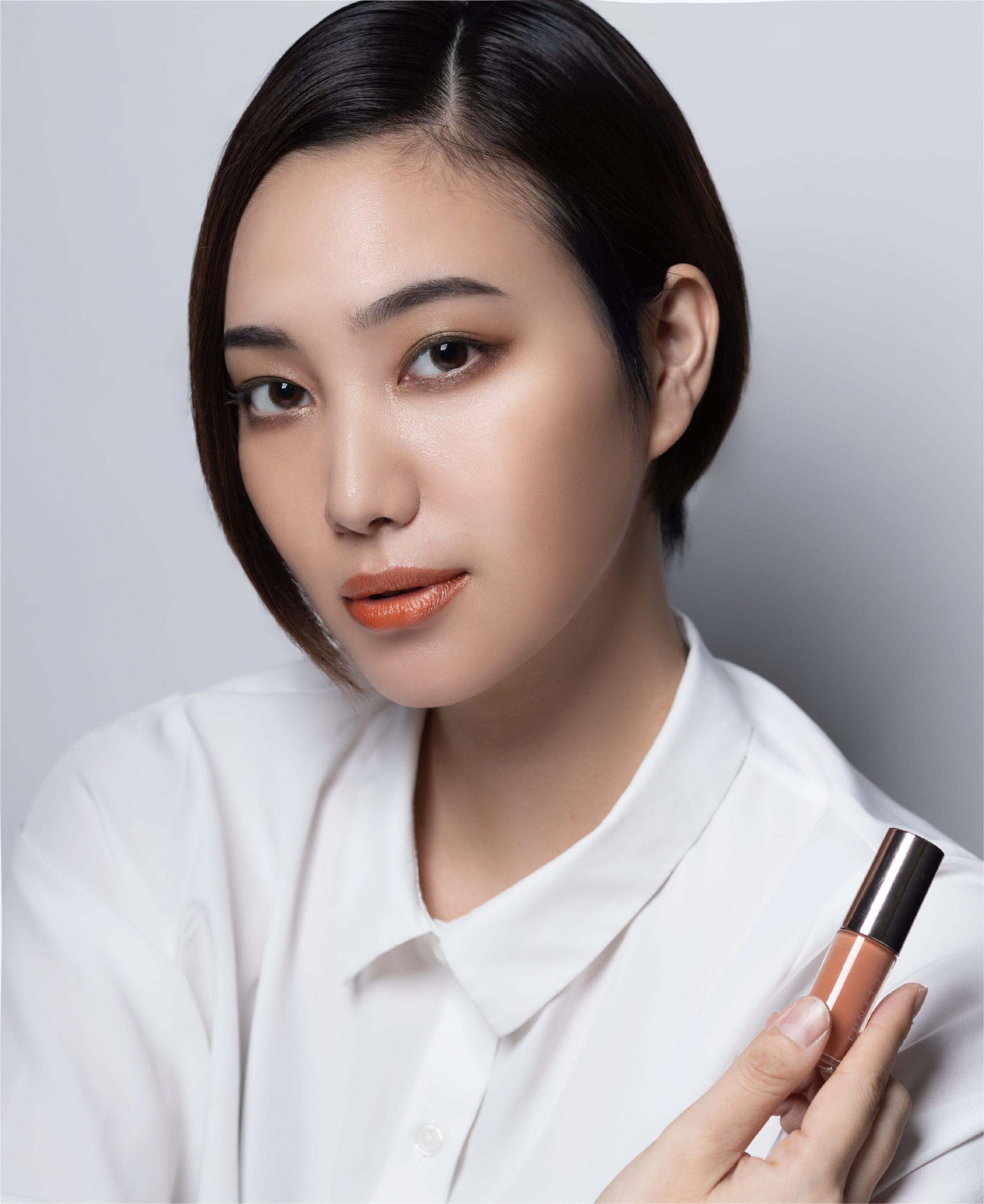 左：レタッチ前　右：レタッチ後