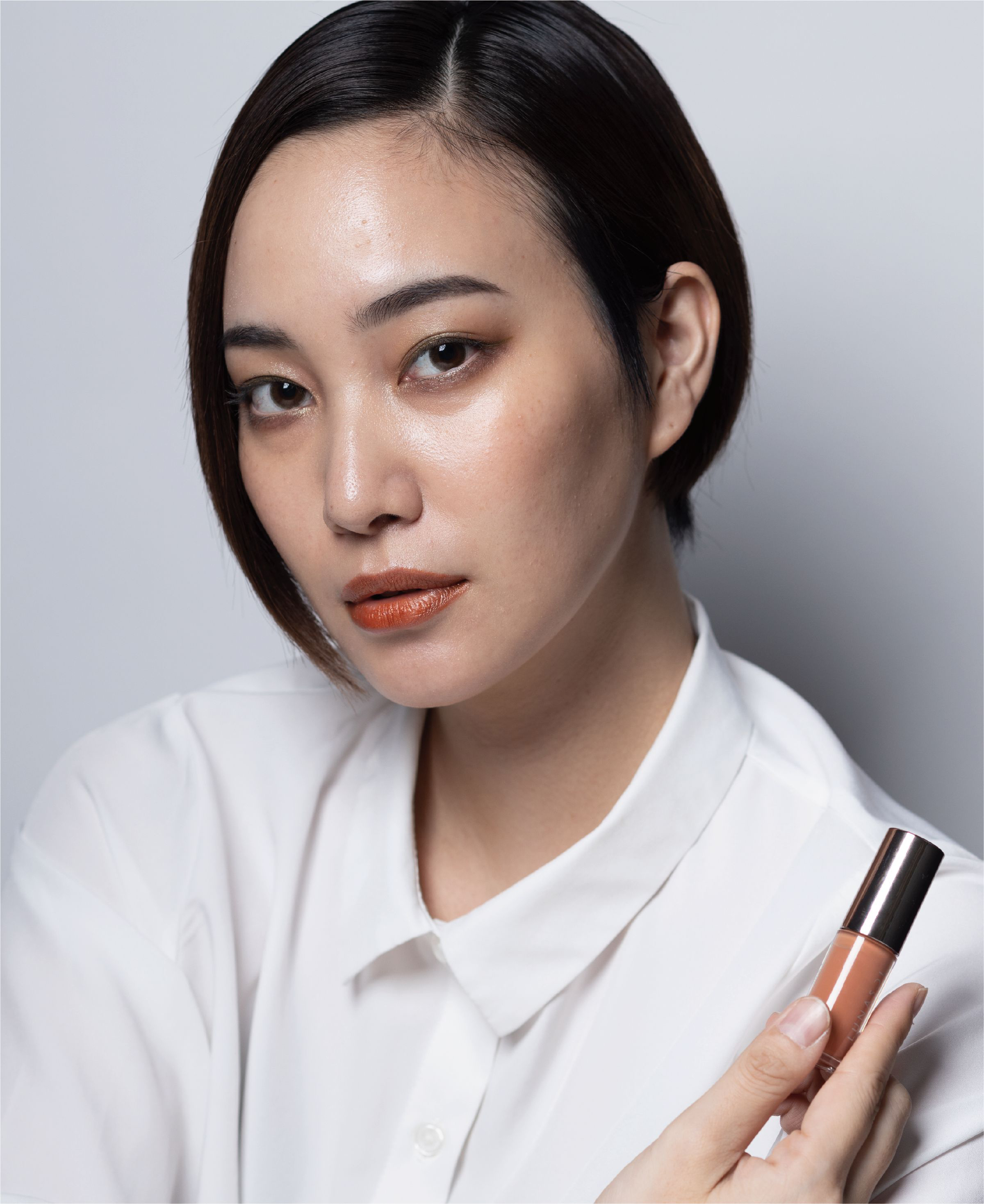 左：レタッチ前　右：レタッチ後