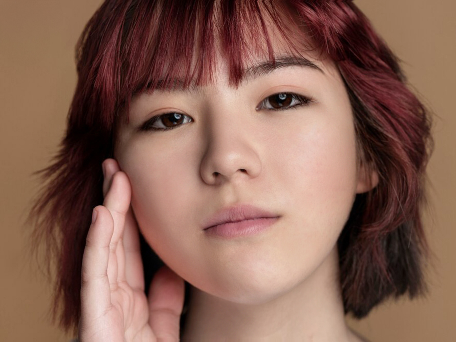 左：レタッチ前　右：レタッチ後